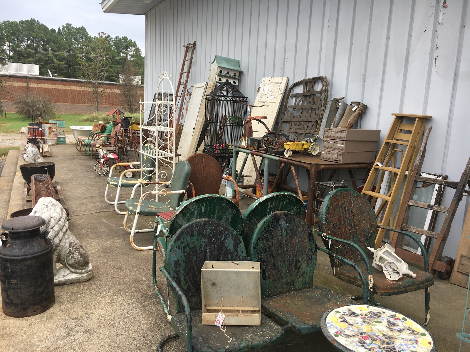 Living a Lowder Life Delicious antique mall photos from Franklin, KY