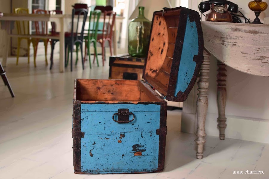 www.annecharriere.com, baúl, restaurar, pintura, aceite, antigüedades,