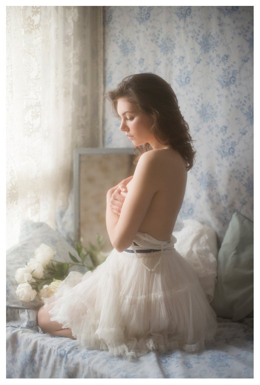 A linda modelo Vlada Yurkova em ensaio fotográfico boudoir e vintage de Vivienne Mok Vivienne Mok fotografia arte ensaio fotográfico modelo beleza Vlada Yurkova vintage boudoir fashion