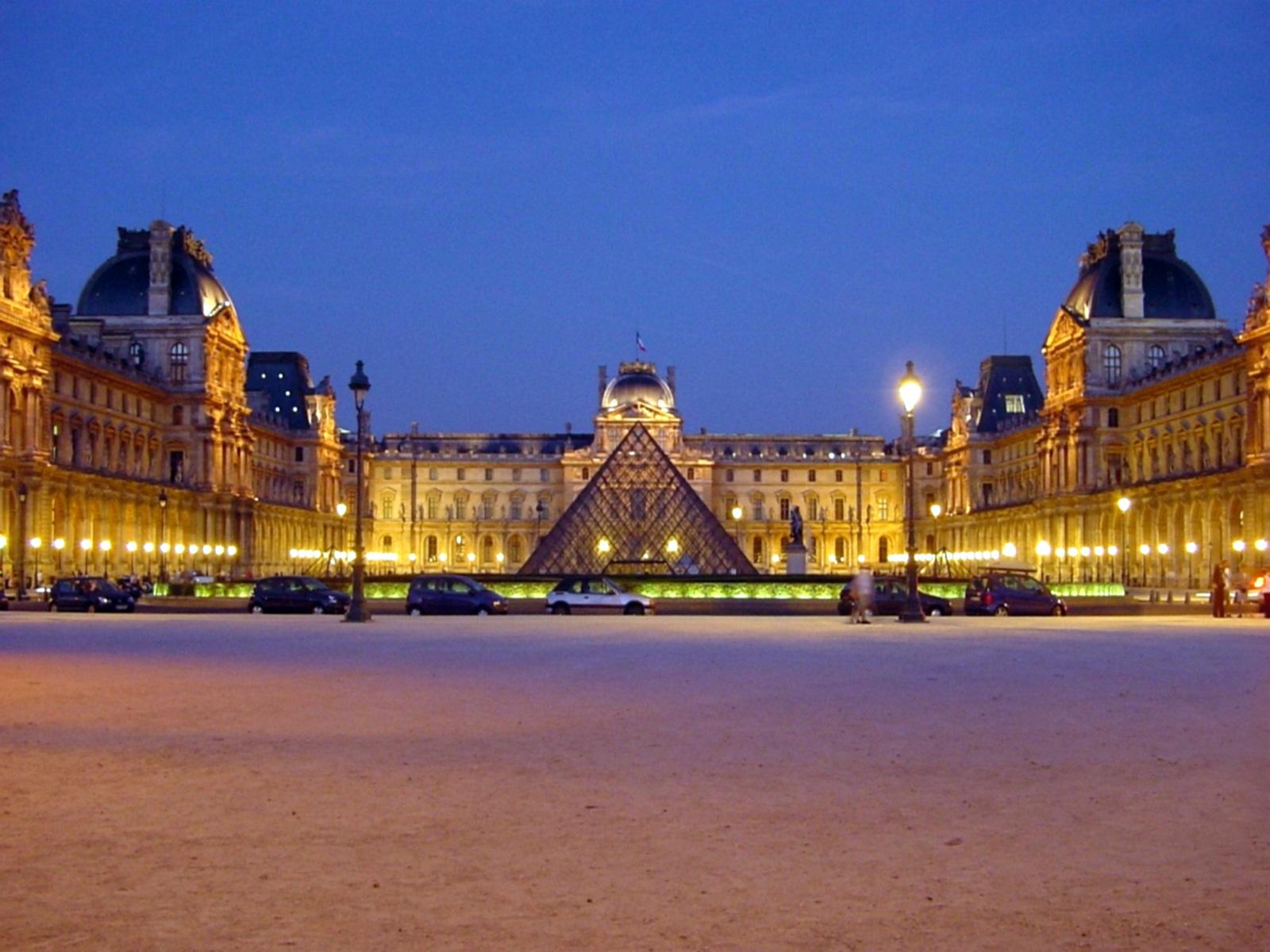 Paris em Fotos O Museu do Louvre Famoso e Grandioso.