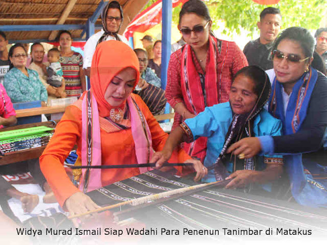 Widya Murad Ismail Siap Wadahi Para Penenun Tanimbar di Matakus Widya Murad Ismail Siap Wadahi Para Penenun Tanimbar di Matakus