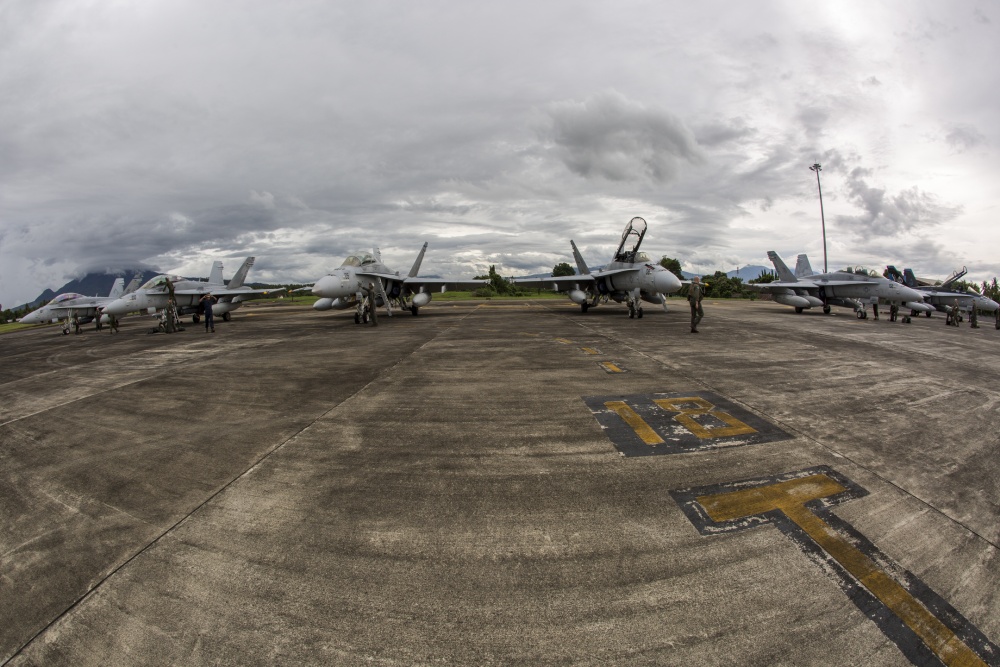 F/A-18D Hornets F/A-18D Hornets