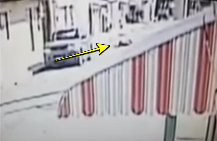 Video: Momento en que asesinan coronel en Baní Video: Momento en que asesinan coronel en Baní