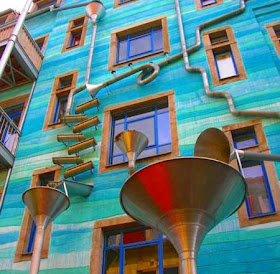 مبنى يصدر صوت موسيقى عند سقوط المطر عليه