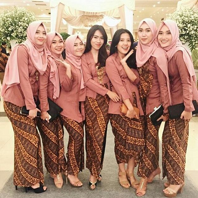  Model  Kebaya Hijab Kutubaru Rok  Batik  Parang Inspirasi  