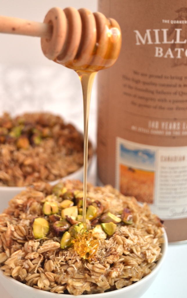 Baklava Oatmeal is a 5-minute hot breakfast with crunchy pistachios, sweet honey and crisp shredded wheat cereal that tastes like your favorite dessert! www.nutritionistreviews.com