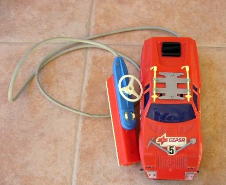 coche teledirigido con cable