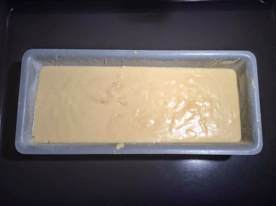 Masa en el molde lista para hornear