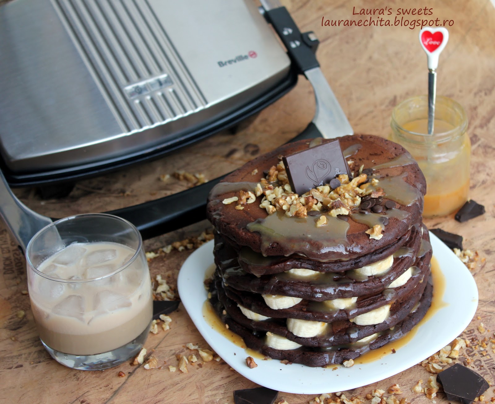 Tort De Clatite Cu Banane Ciocolata Nuca Prajita Si Caramel