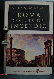 Portada del libro Roma después del incendio, de Allan Massie