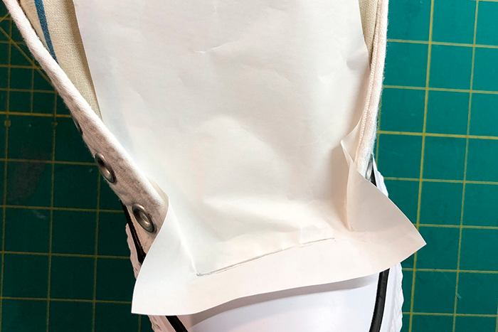 Cómo agregar tela a los zapatos #DIYfashion #DIYConverse #CustomConverse #CustomShoes #DIYCustomShoes #decorateshoes