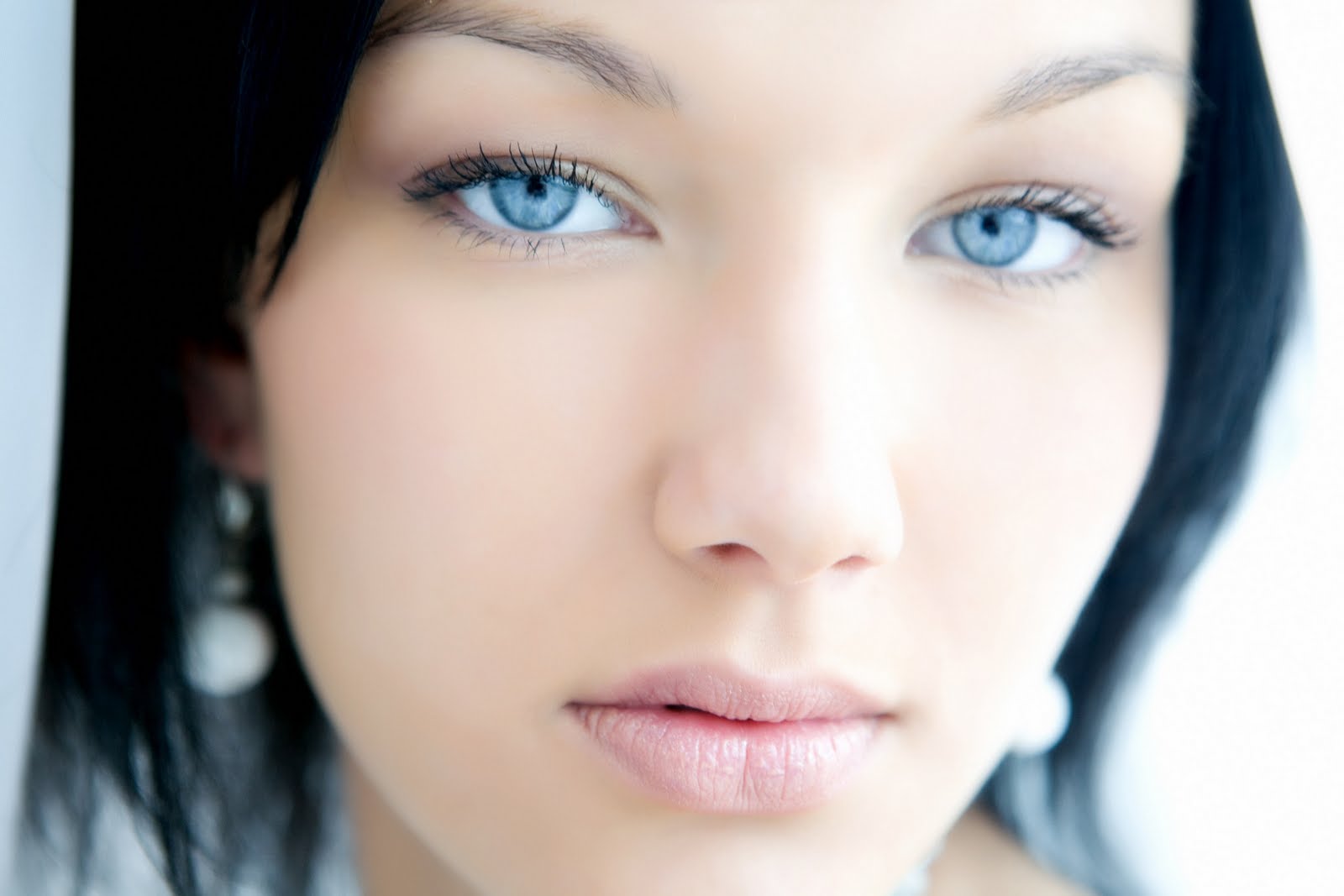 голубые глаза. деймон сальваторе голубые глаза. красивые голубые глаза мужские. красивые голубые глаза. стойте у него голубые глаза.