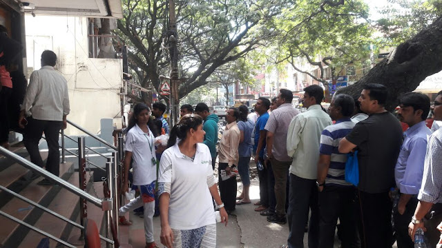 Fortis Charitable Foundation extends a helping hand as Bangalore Queues up for Cash Fortis Charitable Foundation extends a helping hand as Bangalore Queues up for Cash