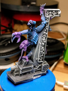 Genestealer climbing down a bulkhead.