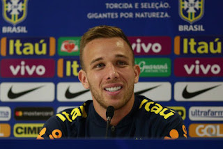 Desfalcado de Coutinho e Marcelo Brasil enfrenta o Uruguai Desfalcado de Coutinho e Marcelo Brasil enfrenta o Uruguai