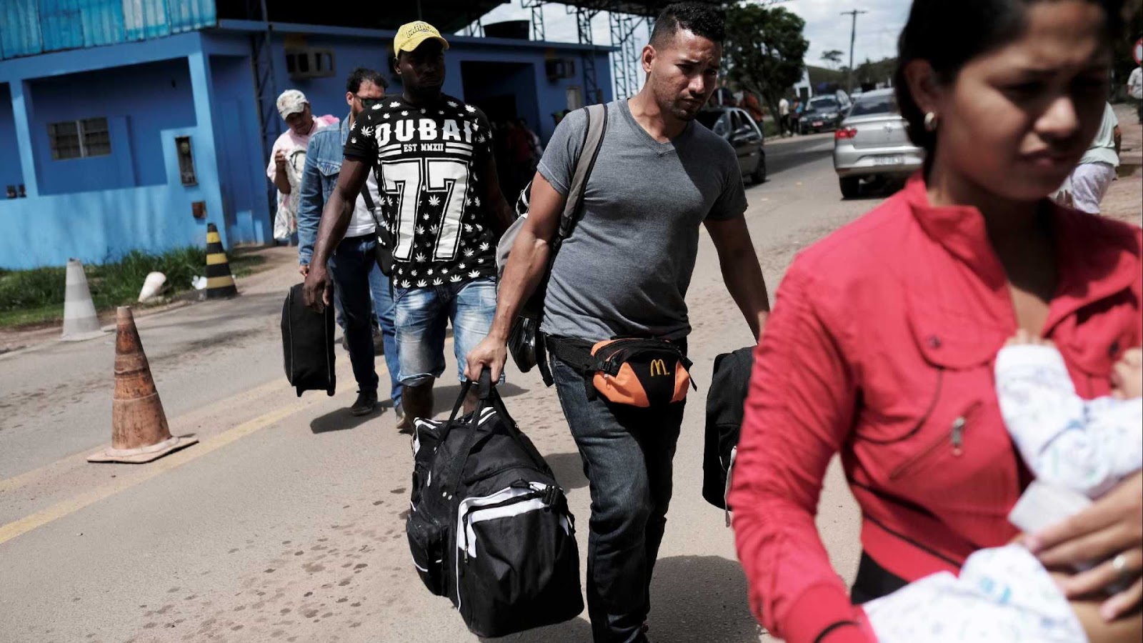 Juiz veta entrada de venezuelanos na fronteira com o Brasil em Roraima