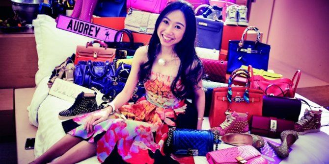 Enam Sosialita Paling Kaya Suka Pamer Kemewahan di Media Sosial Enam Sosialita Paling Kaya Suka Pamer Kemewahan di Media Sosial
