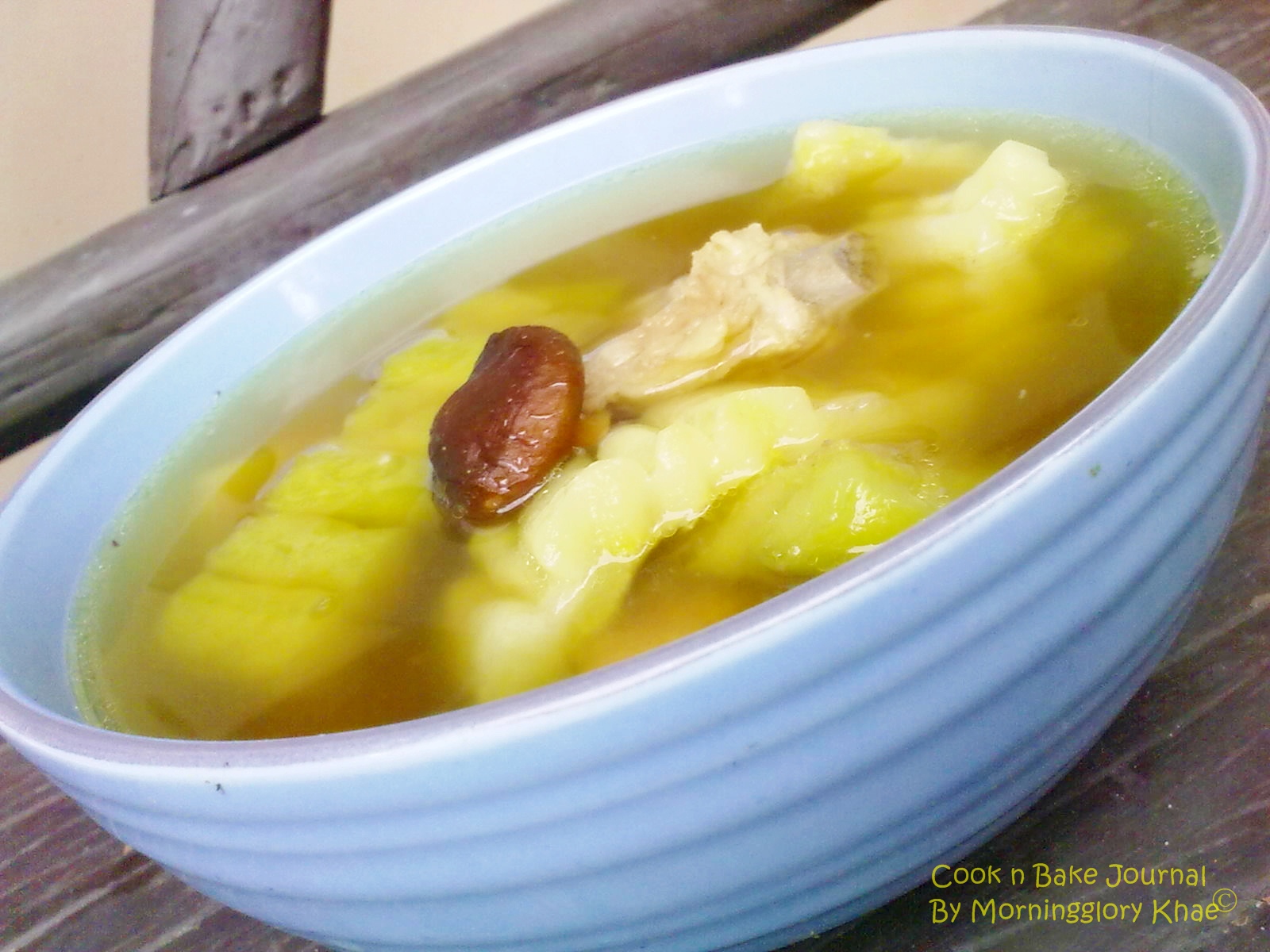 มะระตุ๋นเห็ดหอมกระดูกหมู bitter cucumber and spare rib clear soup