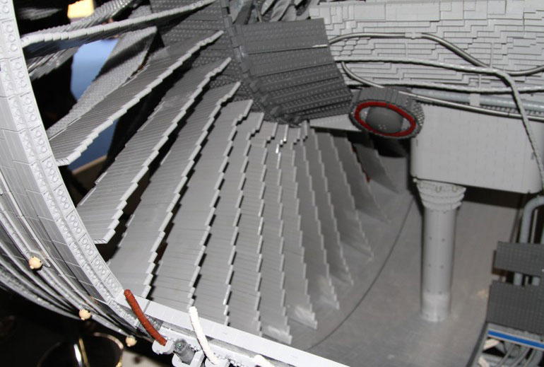 Rolls-Royce unveils 150,000-part LEGO jet engine - Gizmag | New and