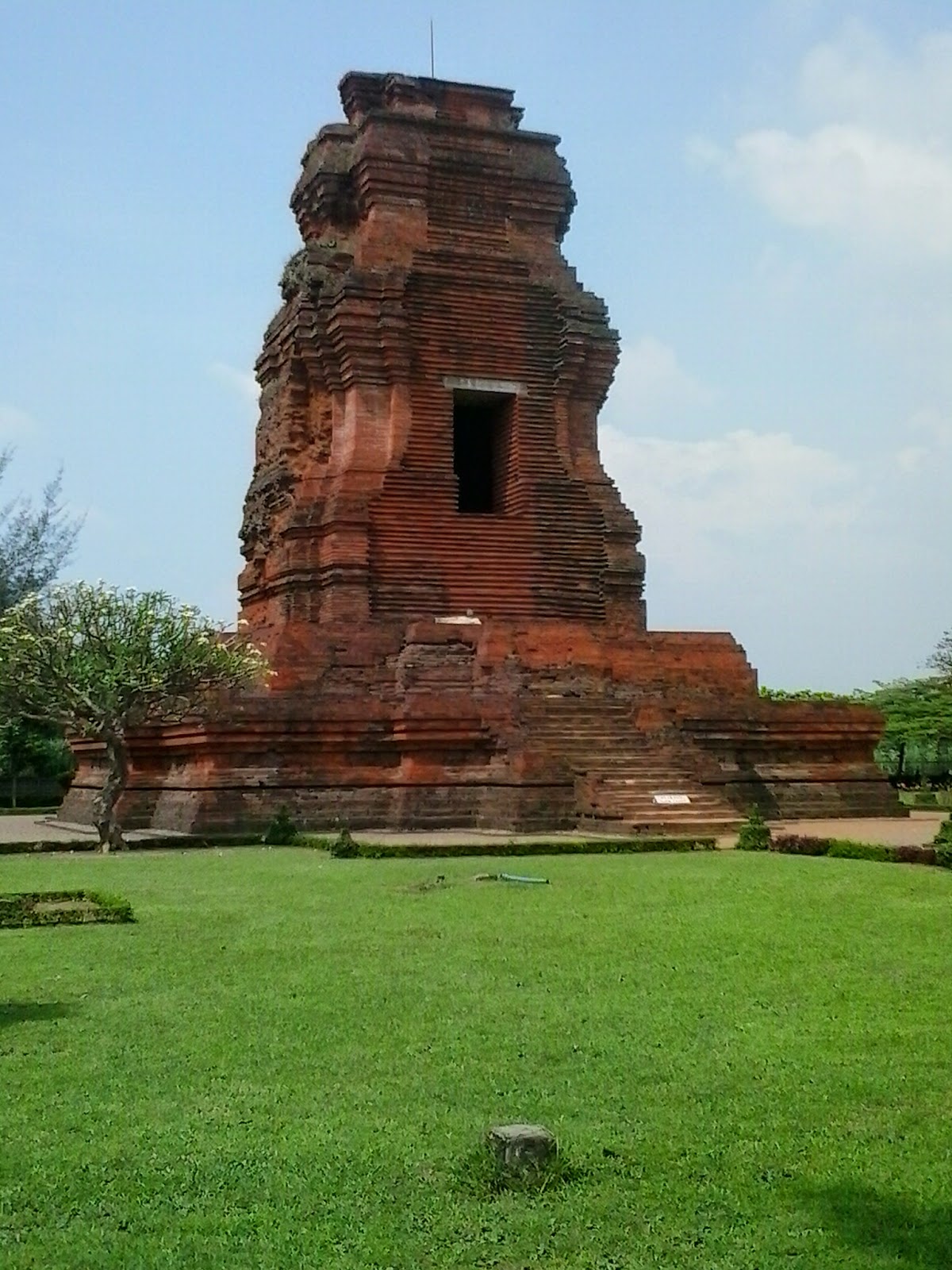 Kumpulan Artikel Yang bermanfaat: Pesona Candi brahu