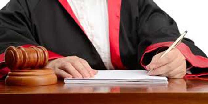 JPU Pertanyakan Penerapan Sema Nomor 4 Tahun 2010 Ambon, Malukupost.com - Jaksa Penuntut Umum Kejaksaan Tinggi Maluku, Awaludin mempertanyakan penerapan Surat Edaran Mahkamah Agung (SEMA) nomor 4 tahun 2010 tentang penempatan penyalahguna narkotika ke dalam rehabilitasi medis dan rehabilitasi sosial. "Pasal 103 dan pasal 54 Undang-Undang nomor 35 tahun 2009 tentang narkotika juga sudah mengatur seperti itu, tetapi faktanya para pengguna narkoba diproses hukum dan menimbulkan polemik," kata Awaludin di Ambon, Senin (12/6).