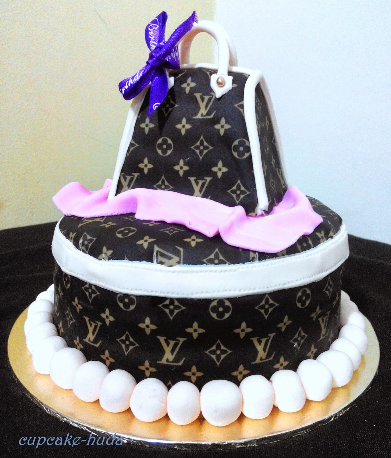 3D Cake : Louis Vuitton Handbag | cupcake huda