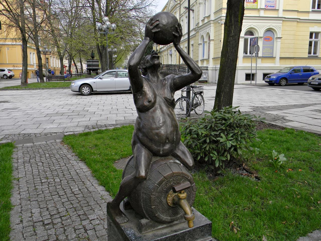 bachusik pijący wino bachusiki w Zielonej Górze
