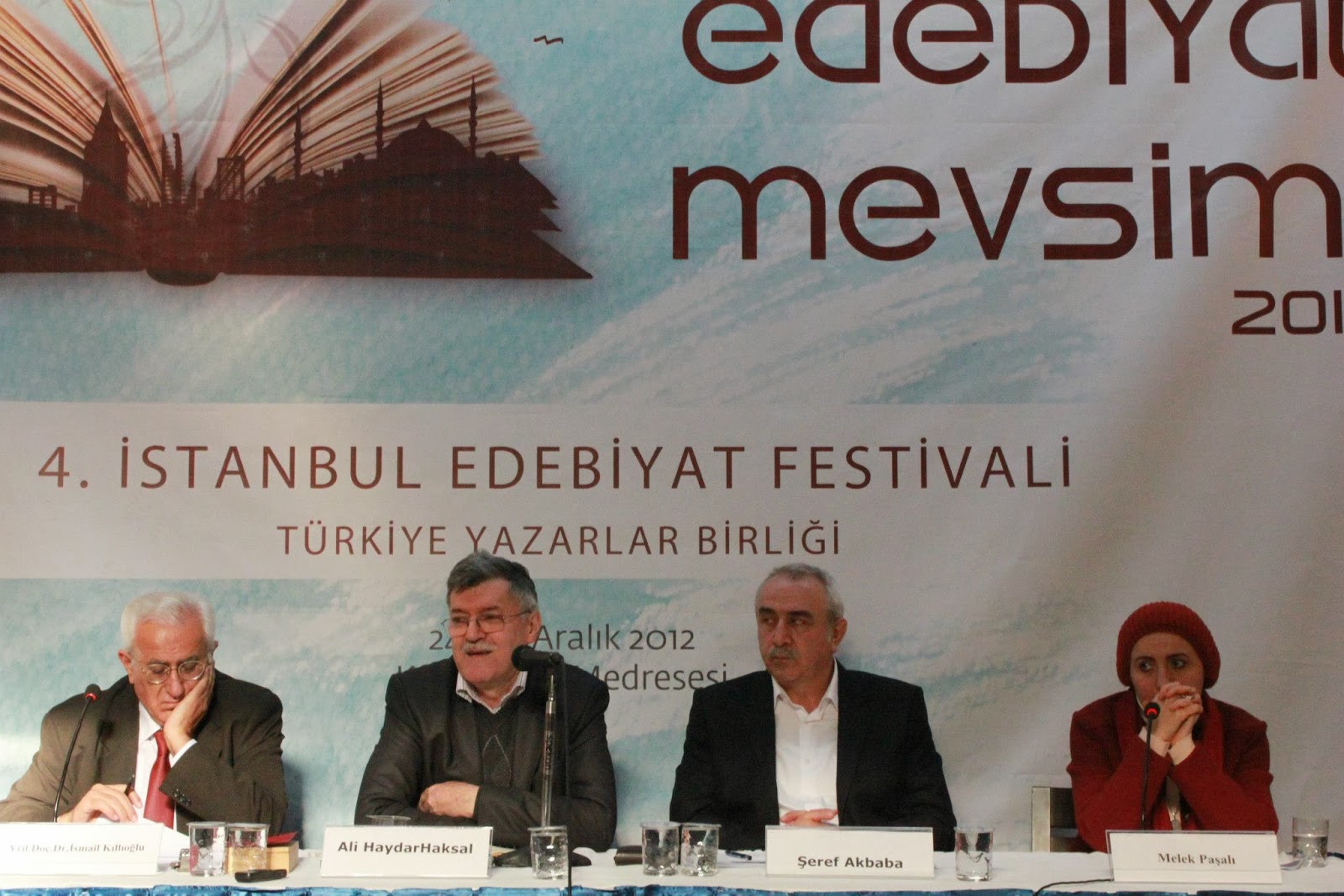 Türkiye’de kadınlar kalbinden dertli Türkiye’de kadınlar kalbinden dertli