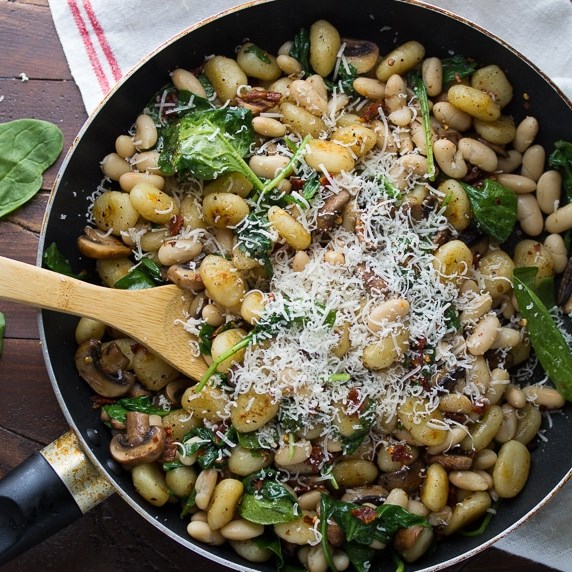 One Pan Gnocchi with Sundried Tomatoes and White Beans #vegetarian #onepot One Pan Gnocchi with Sundried Tomatoes and White Beans #vegetarian #onepot