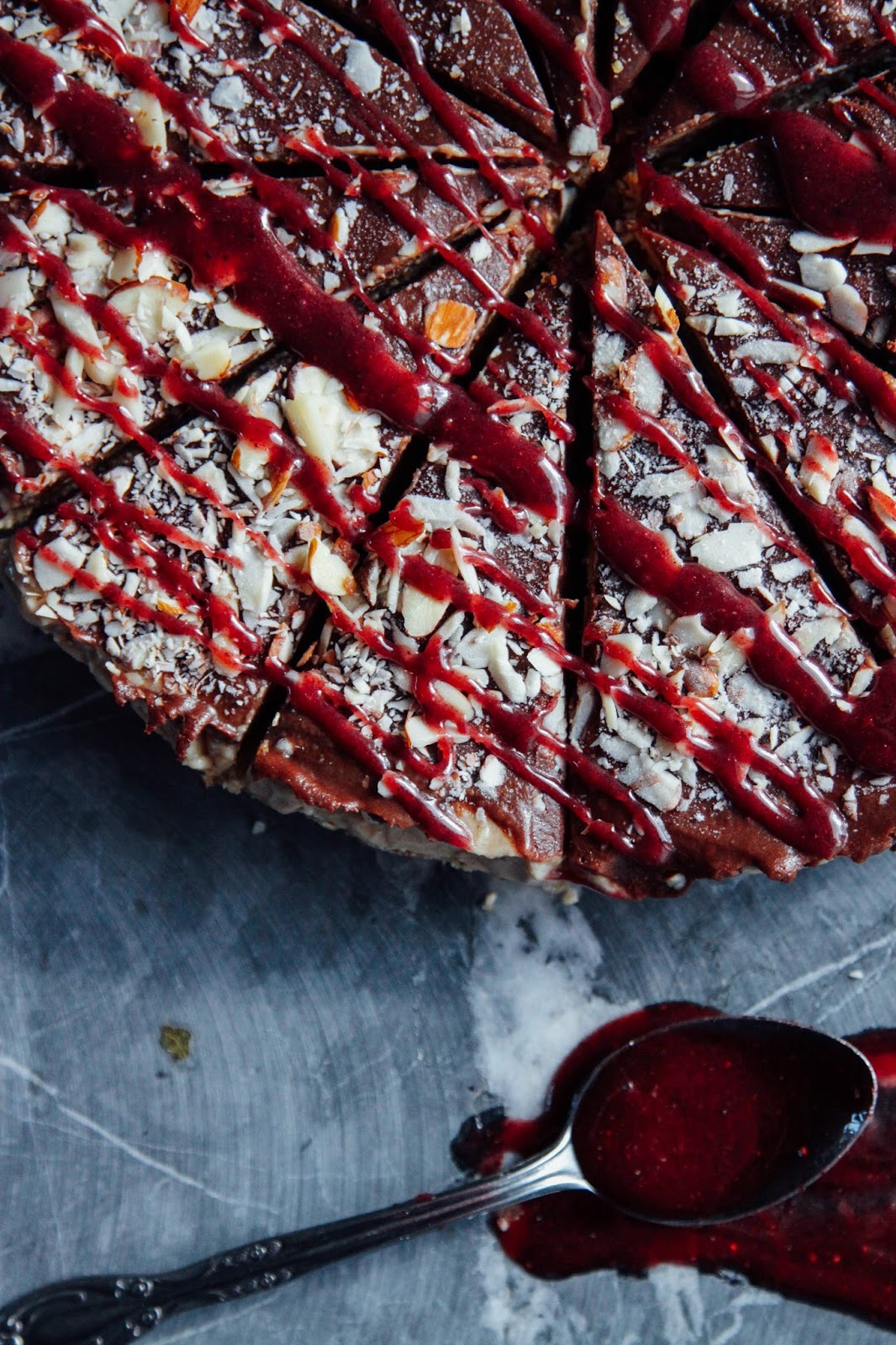 CARAMEL CHOCOLATE GANACHE TART with SUPERFOOD DRIZZLE This Rawsome Vegan Life Bloglovin’