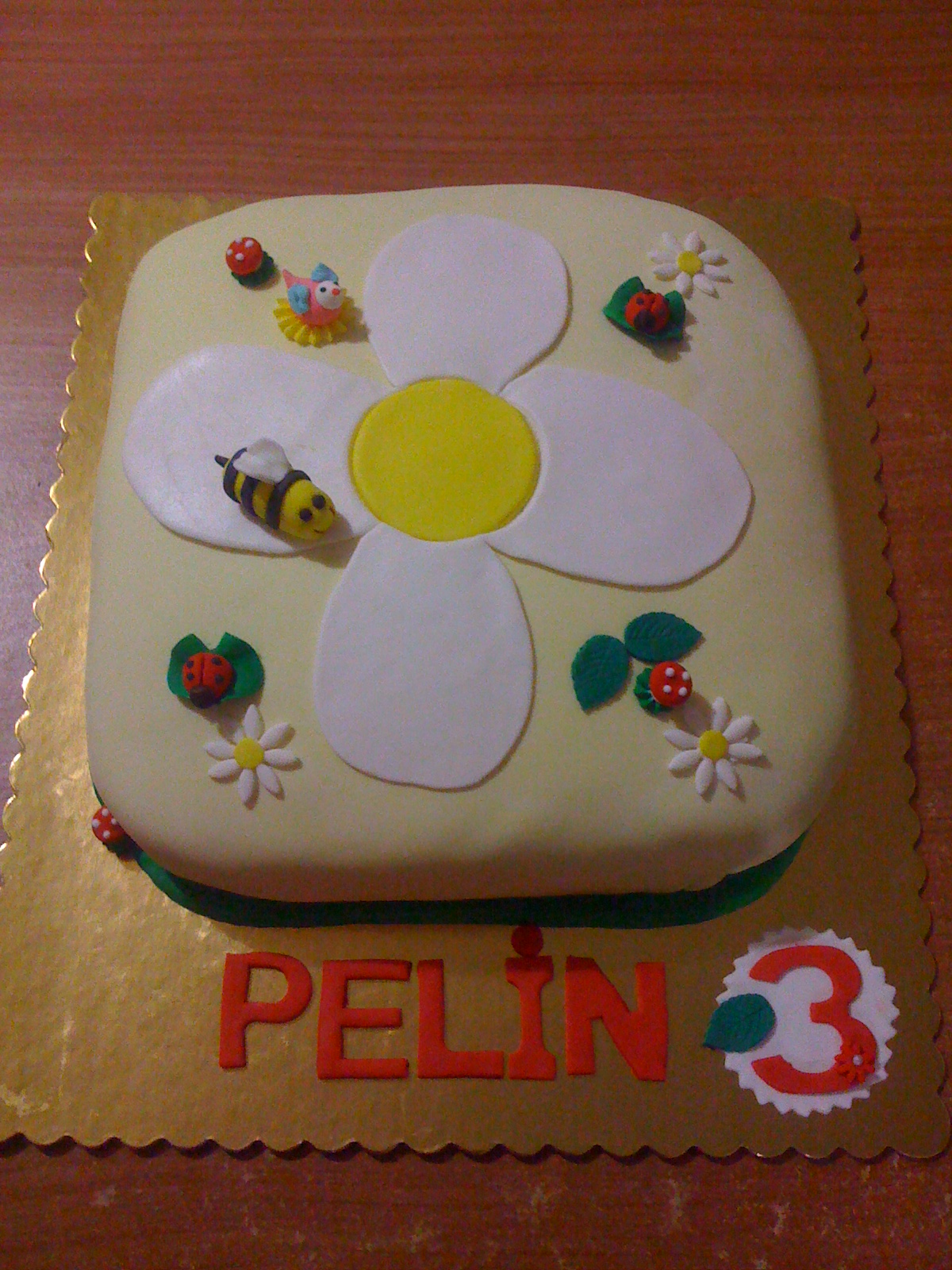 PASTA & CAKE Çiçekli Arılı Pasta (Kreş öğretmenimizin kızının Yaşgünü