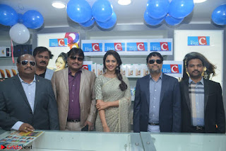 Rakul Preet Singh in a Designer saree at Launch of BIG C Show room at  Kurnool ~ Celebrities Galleries 011