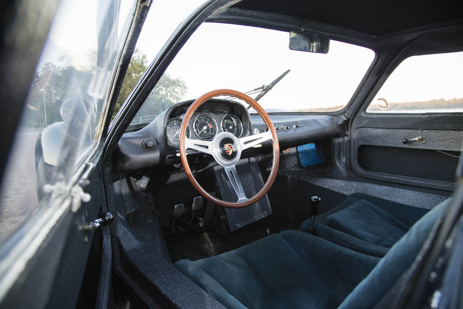 Porsche904_interior.jpg