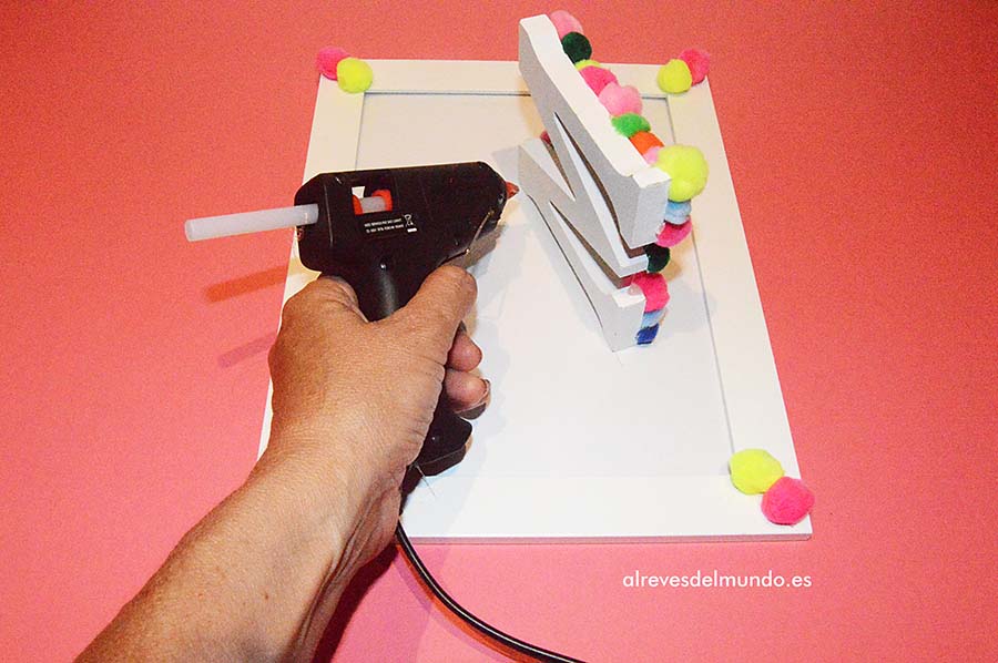 letra-pompones-decorar-manualidades
