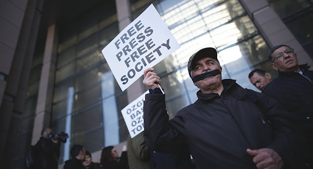 Turquía y Azerbaiyán los que más encarcelan periodistas en 2017