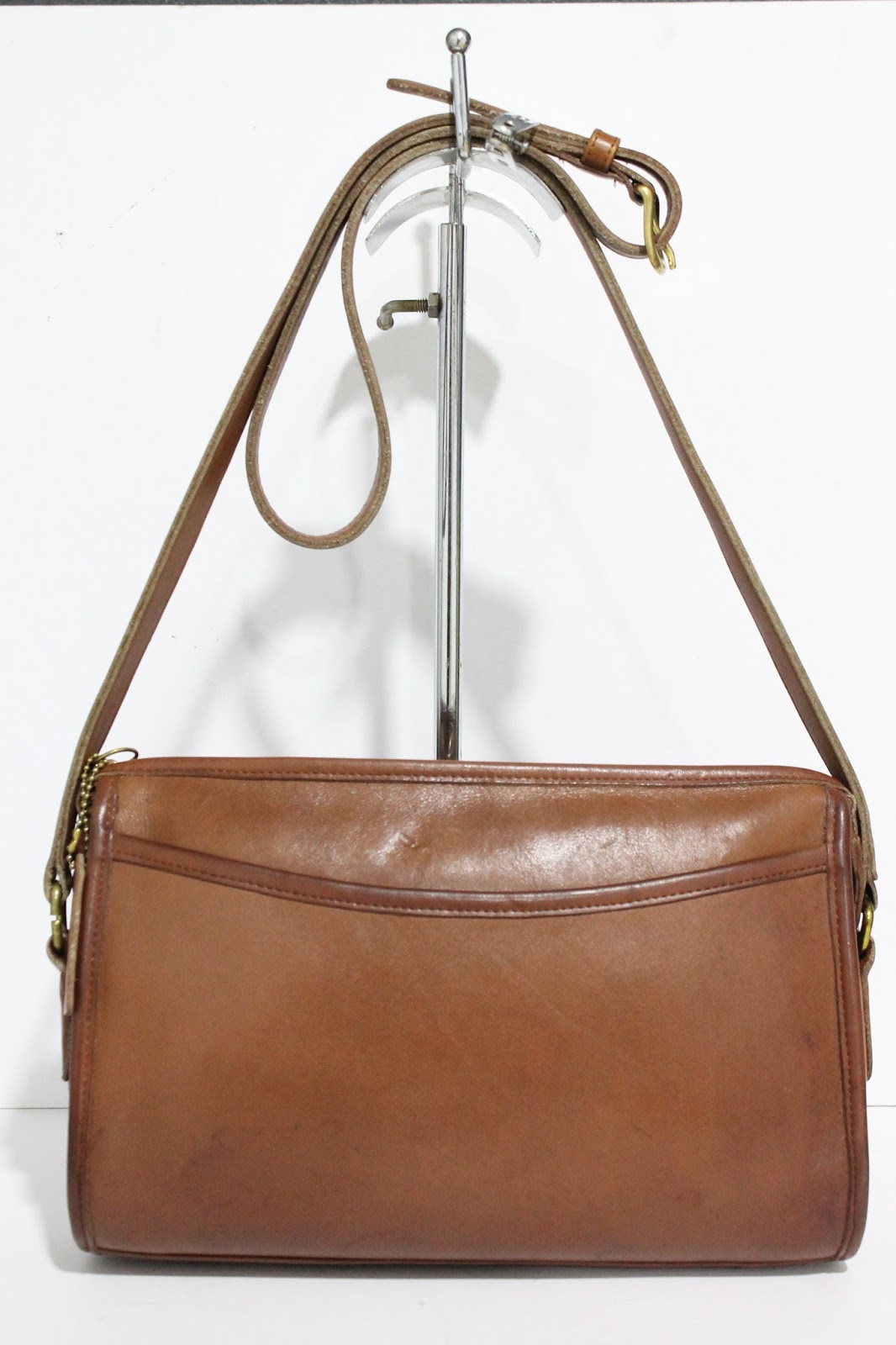 BUNDLEBARANGBAEK: Authentic COACH Leather Sling Bag.(SOLD)