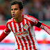 Omar Bravo intimida a los jóvenes