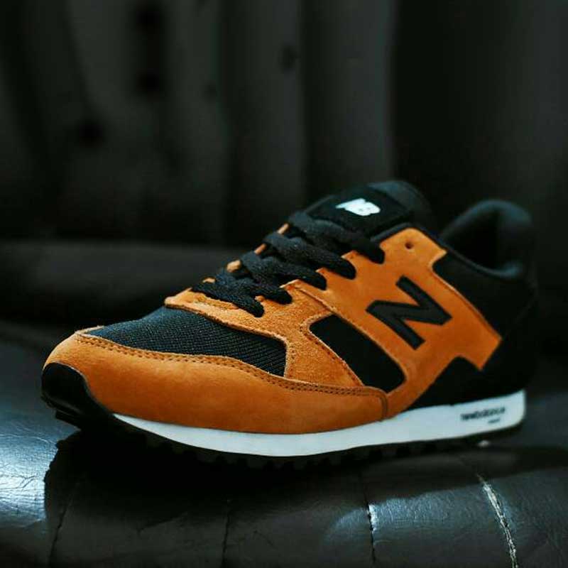logo sepatu new balance
