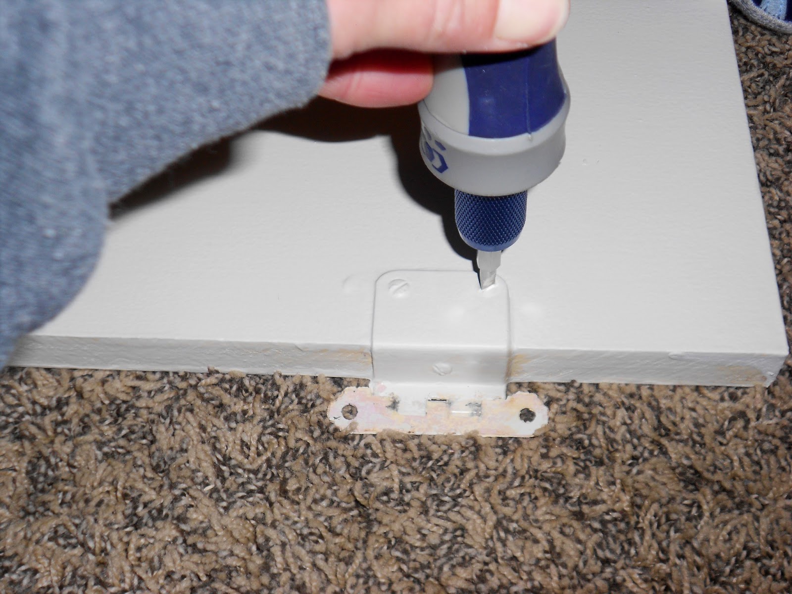 TwoFeetFirst Removing Paint from Hinges