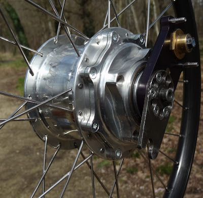 Custom Recumbent Wheels: Roue 406mm rohloff Alex DA16 32 rayons