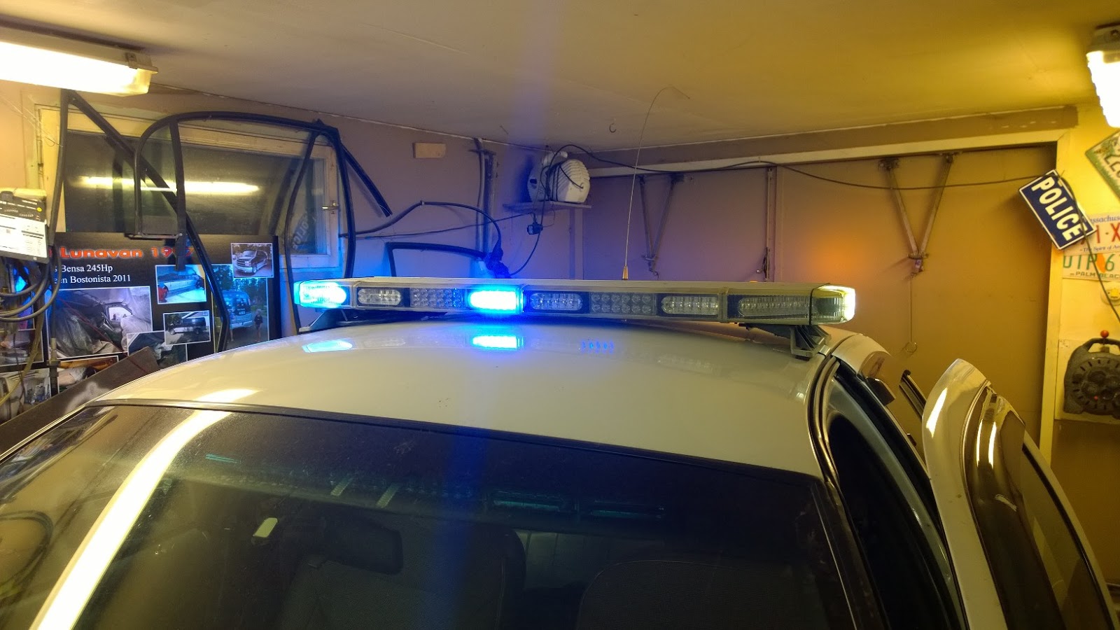 Ford Crown Victoria Interceptor New lightbar eli kattomajakan päivitys uudempaan