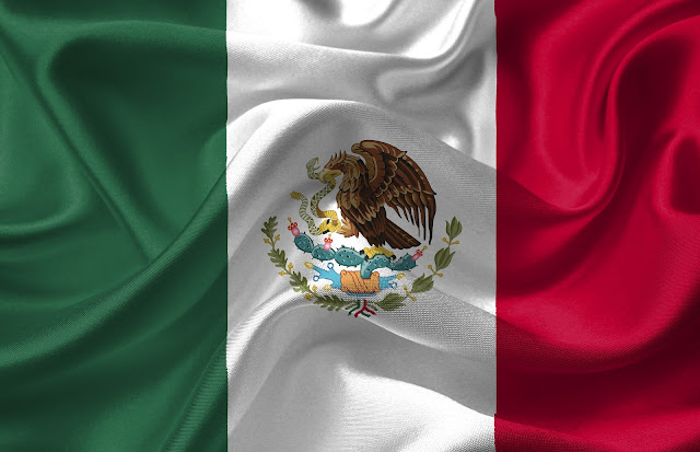 На фото Национальный флаг Мексики