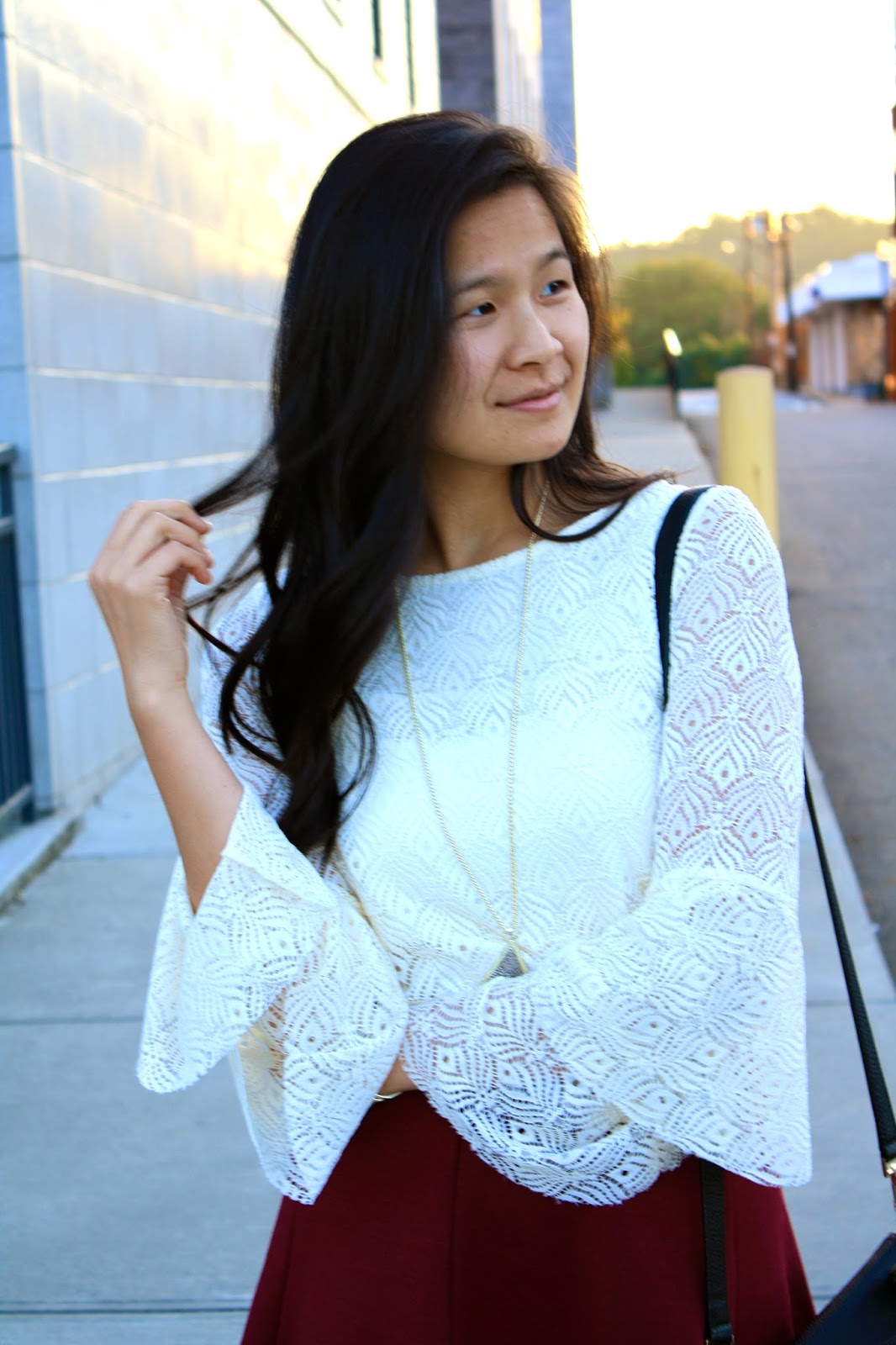  How to style a white lace bell sleeve top | Fall trends