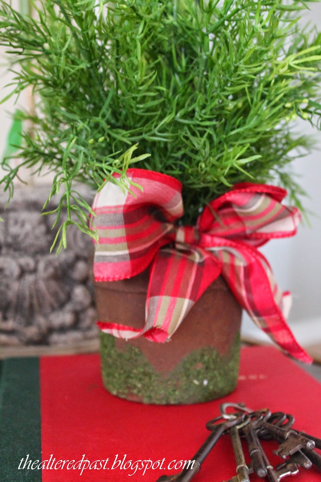 christmas home decor, plaid bow, the altered past
