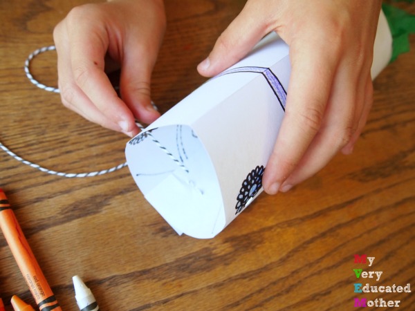 Share in the Day of the Dead celebrations with a quick and easy kids craft! 