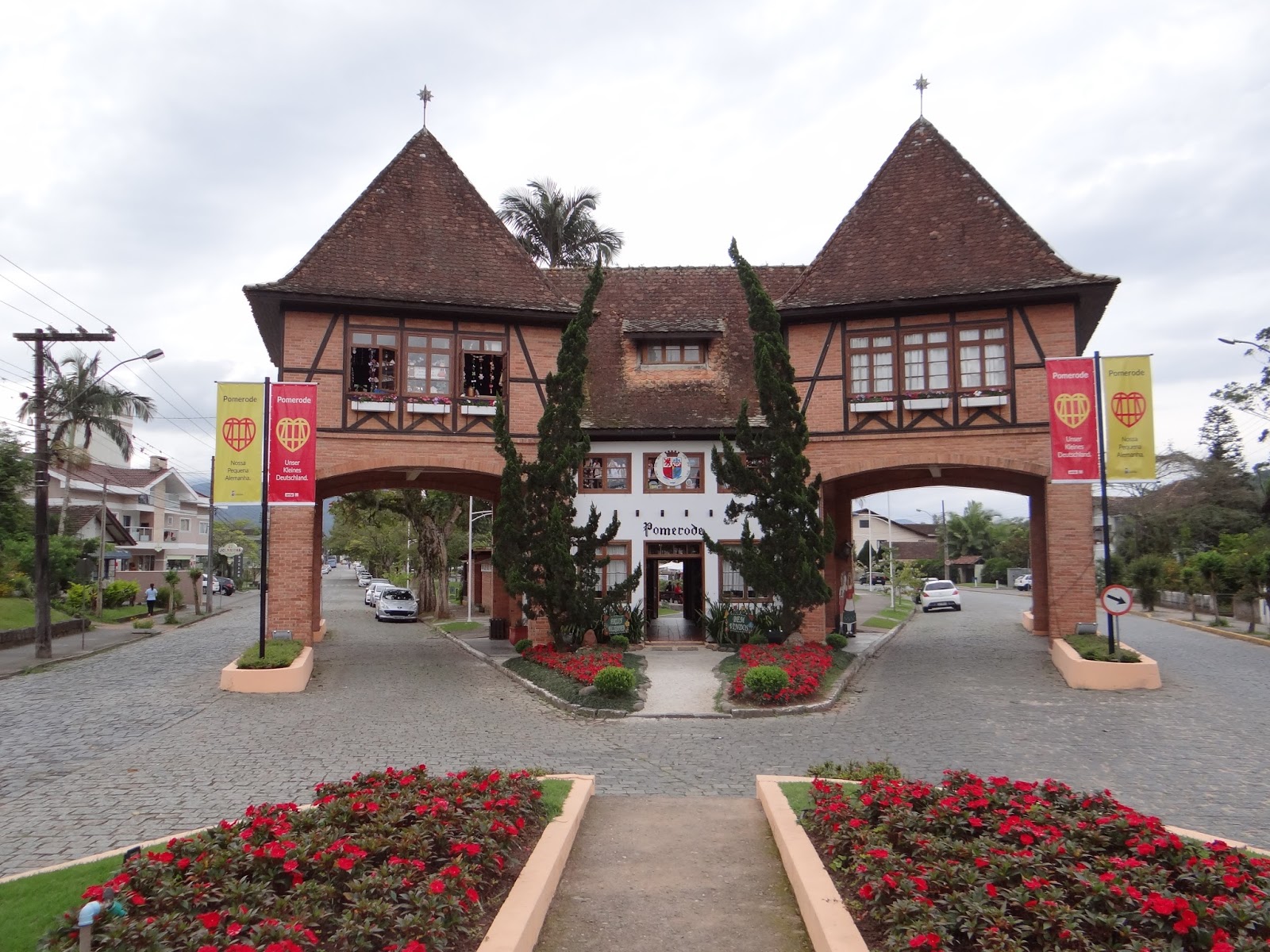 Casal com rodinhas nos pés Pomerode
