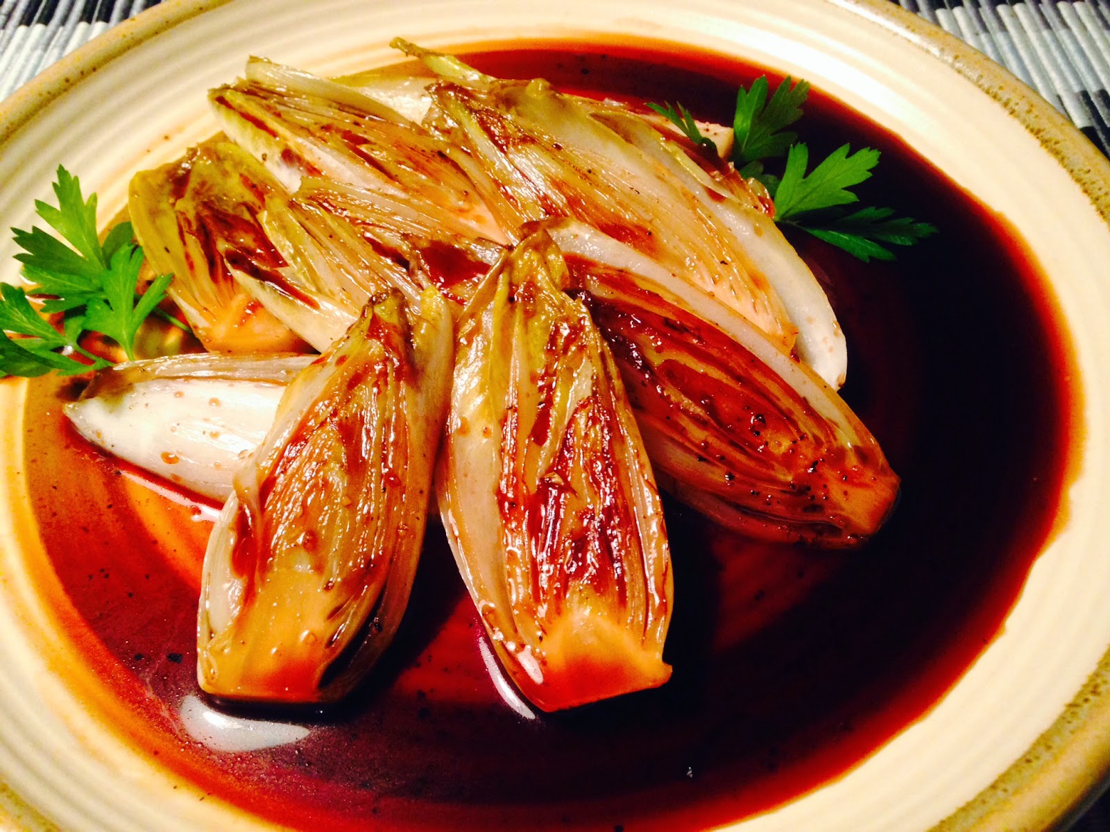 À porc égal Endives braisées à l'érable et au balsamique