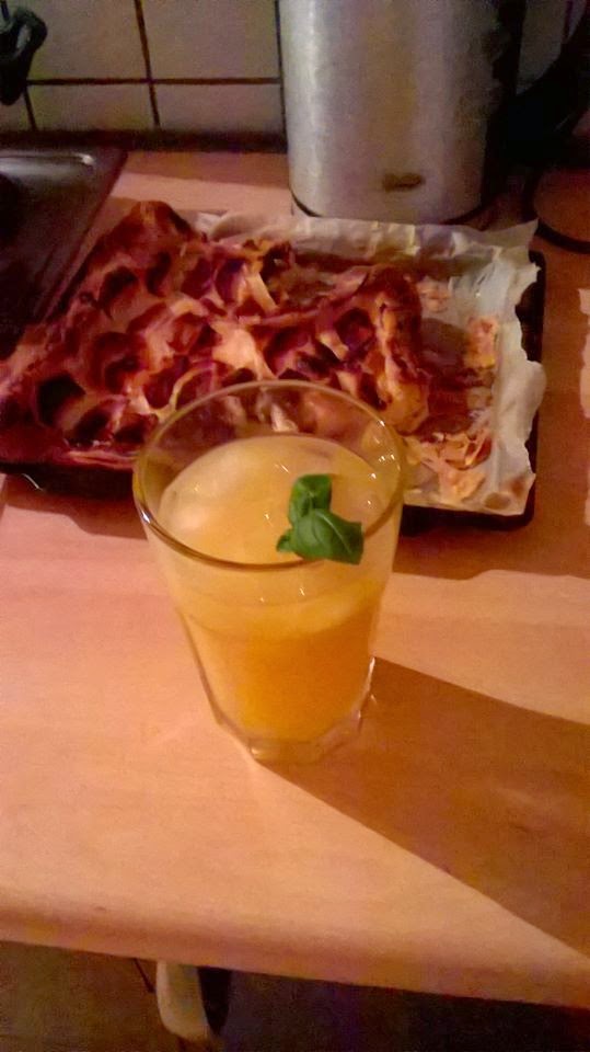Un "destornillador" con albahaca, gin zumo naranja limón y removido con un Schrauber 😋 #botellicas