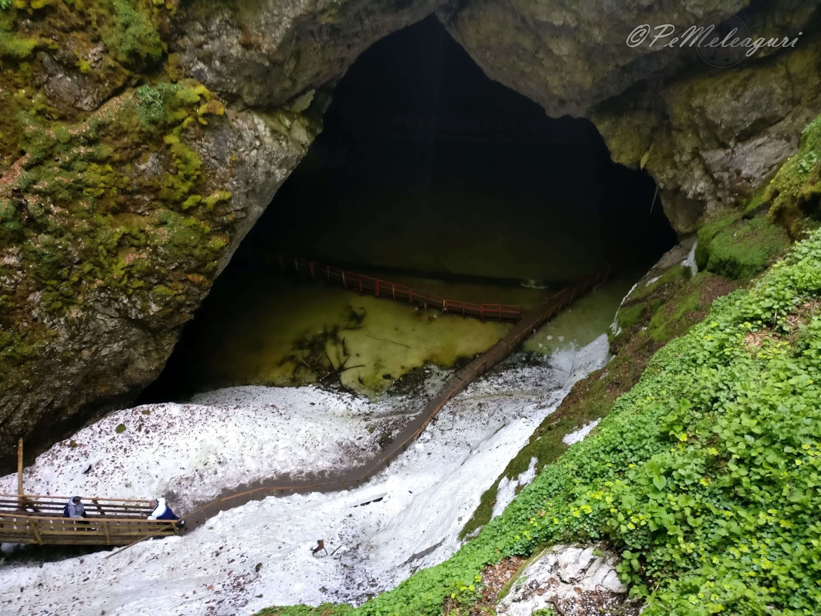Atracții turistice în Alba Peștera Ghețarul de la Scărișoara și