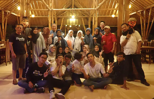 Syukuran Ulang Tahun Papah di Gubug Makan Mang Engking, Kopo, Bandung Syukuran Ulang Tahun Papah di Gubug Makan Mang Engking, Kopo, Bandung